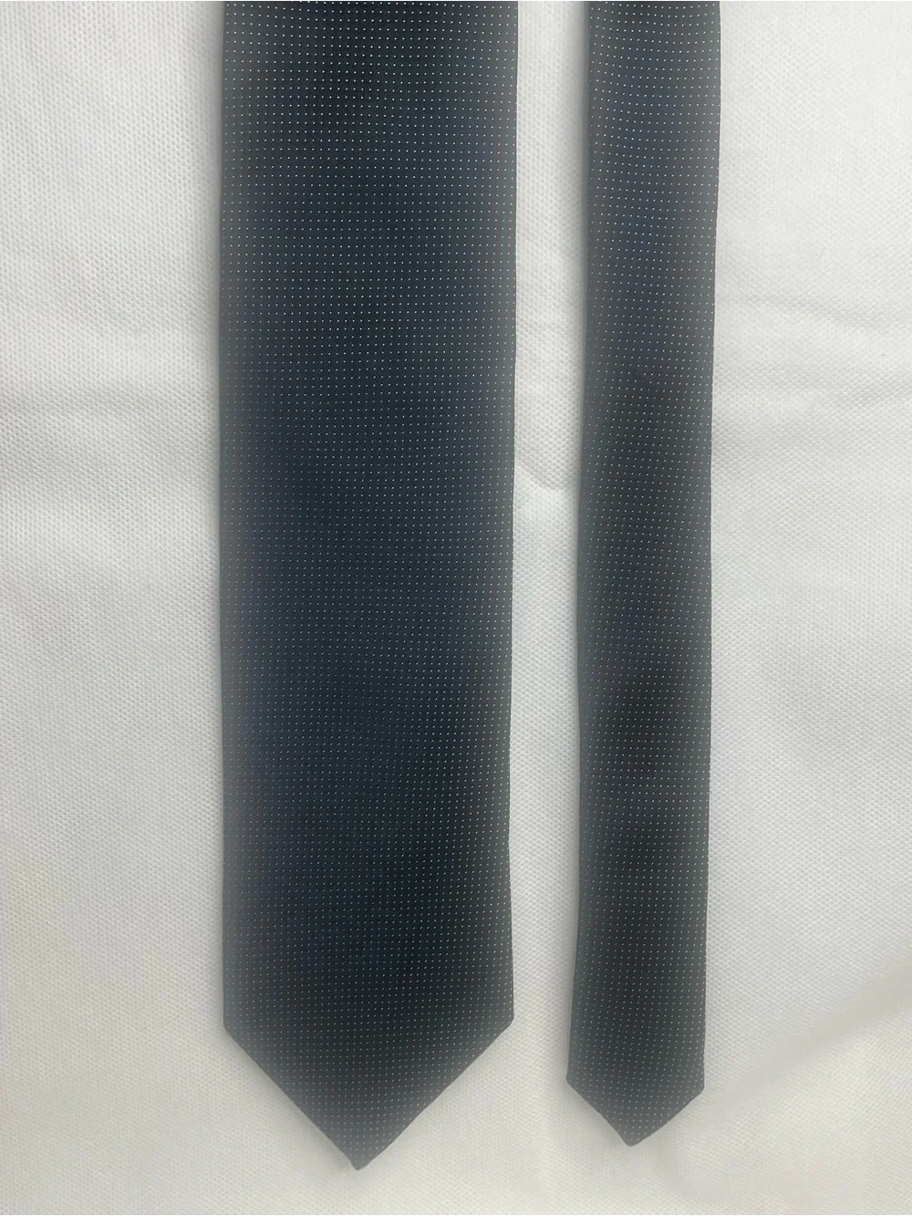 Hugo Boss Classic Polkadot Necktie Chrome Navy Blue 100% Silk Italian Made Tie